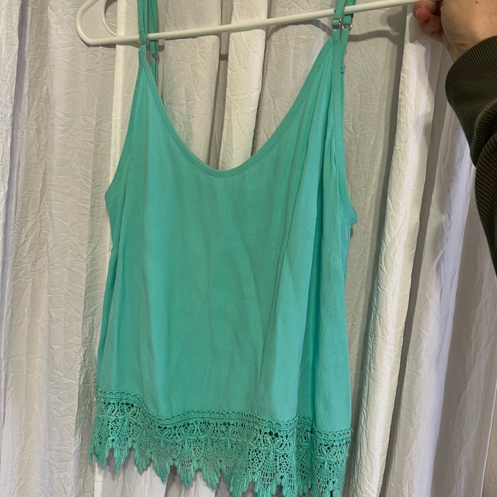 Flow crop tank